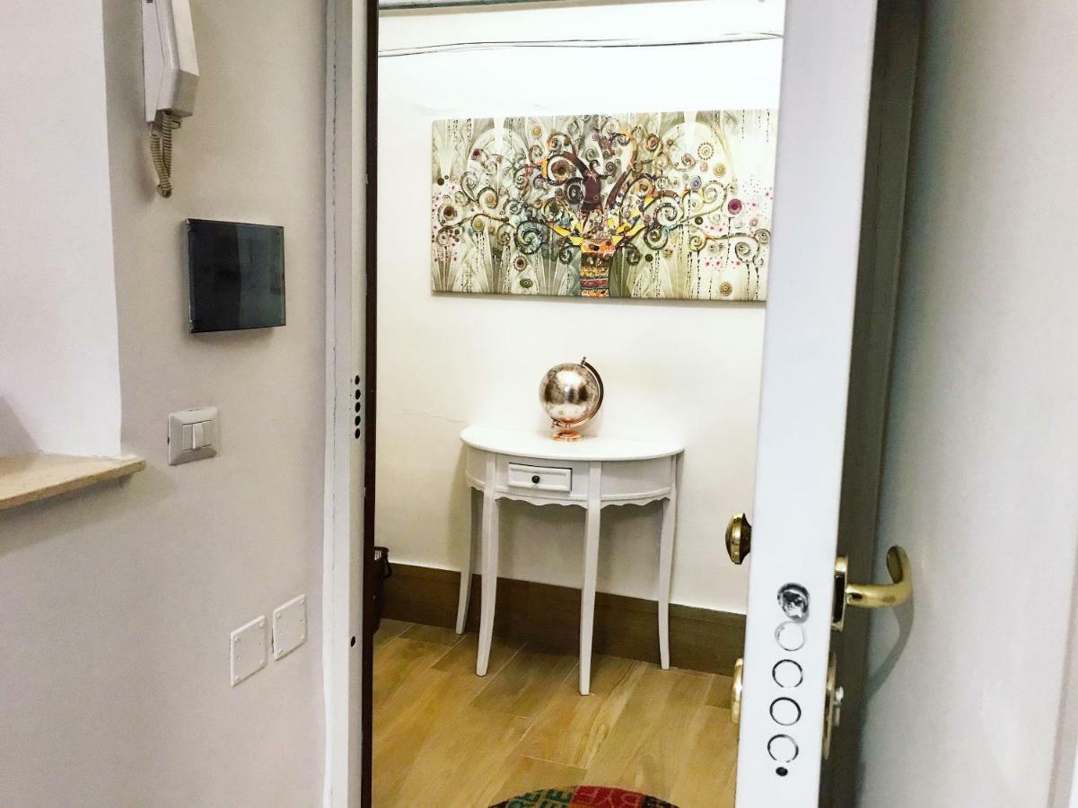 Casa G&G Pignasecca 2 Nel Cuore Di Napoli Exterior foto
